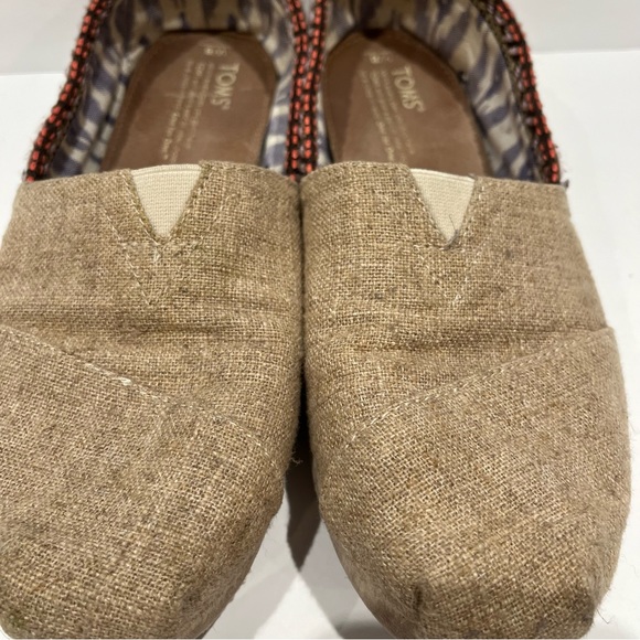 Toms Tan with Aztec Trim Women’s Size 8 - Picture 2 of 9